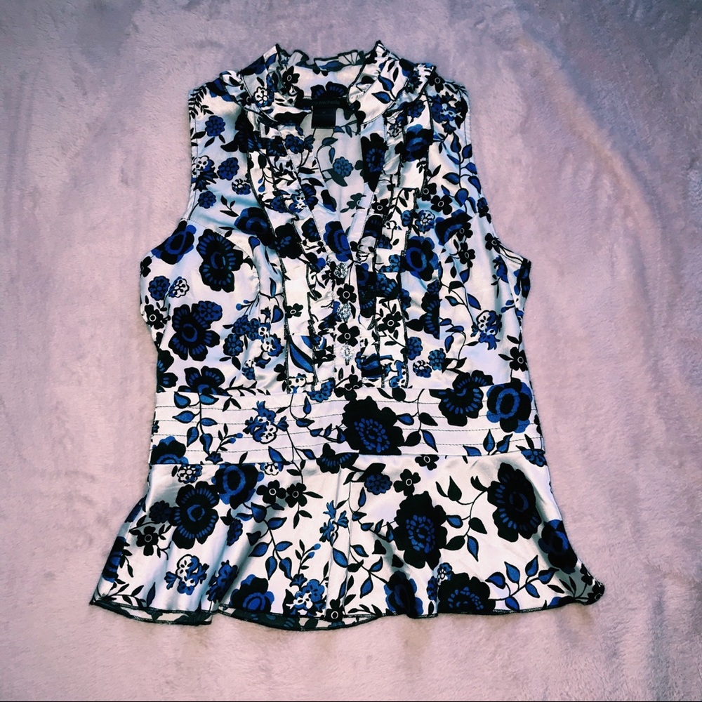 Floral blouse.